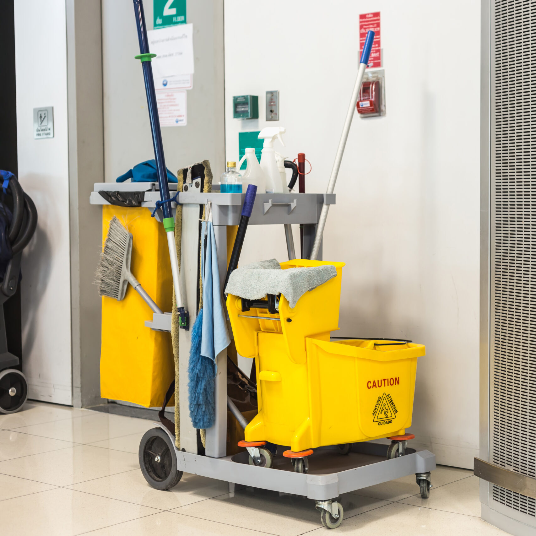 yellow-mop-bucket-set-cleaning-equipment-airport-scaled-e1761675135399.jpg
